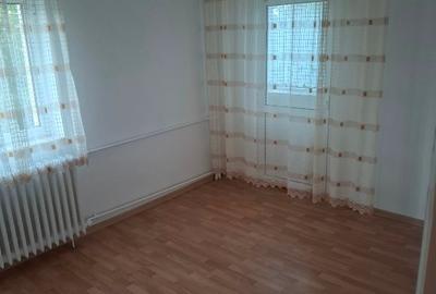 Garsonieră decomandată în Prundu