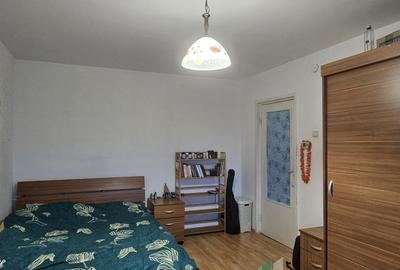 Apartament cu 4 camere decomandat, mobilat în Mărăști