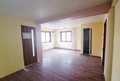 Casă spațioasă în Novaci – ideală pentru locuință sau investiție - 8