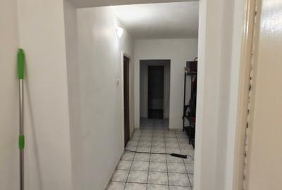 Apartament cu 3 camere decomandat, mobilat în Pantelimon