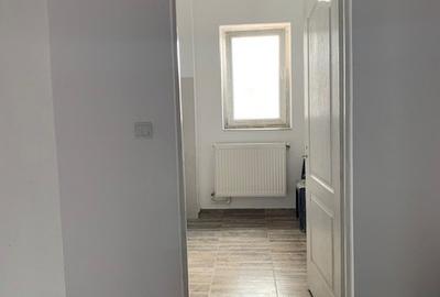 Apartament 2 camere Miroslava, 100 ml de statia de autobuz, str C-tin Langa 40 - 19