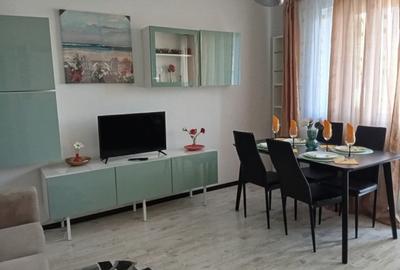 Apartament cu 3 camere decomandat, mobilat în Păcii