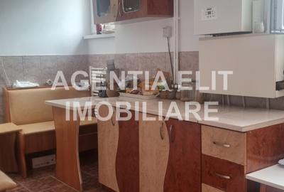 Apartament 3 camere, zona Scolii nr 7, etaj 2, bloc  caramida - 8