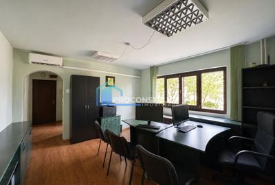Apartament cu 3 camere semidecomandat în Aradului