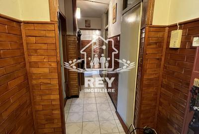 Apartament 4 camere decomandate 4 balcoane etaj 1 Str. Bâlea/Sibiu - 2