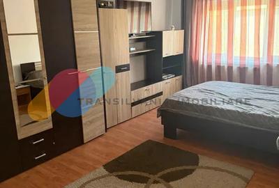 Apartament cu 3 camere semidecomandat în Plopilor