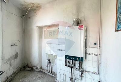 Casă cu 3 camere de vânzare în zona centrala comison 0% + garaj - 15