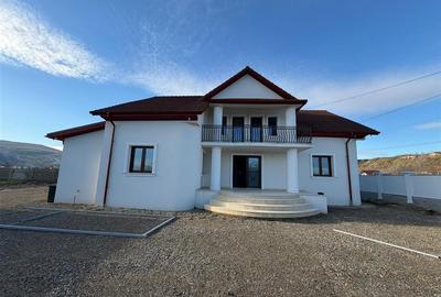 Vila deosebita Parter + Mansarda de vanzare in Odobesti - 2