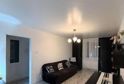 Apartament cu 4 camere semidecomandat, mobilat în Apărătorii Patriei