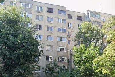 Obor Colentina, Teiul Doamnei, langa Sectia 7 Politie - 1