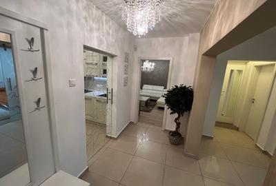 Apartament cu 4 camere decomandat, mobilat în Costin Georgian