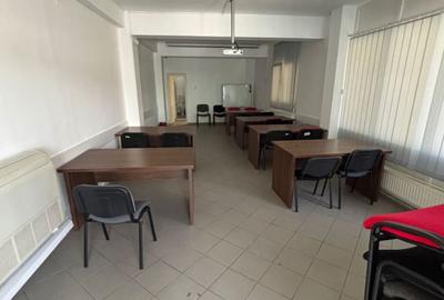 Birou, de 400 mp, în Central