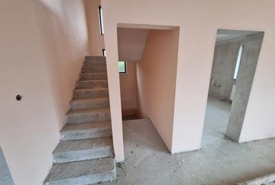 Casă individuală cu 6 camere în Periferie