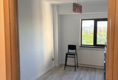 Apartament cu 3 camere decomandat în Tineretului