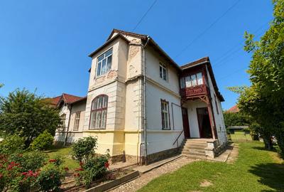 Apartament la casă cu teren, garaj în Centrul Sibiului – Strada Hegel - 12