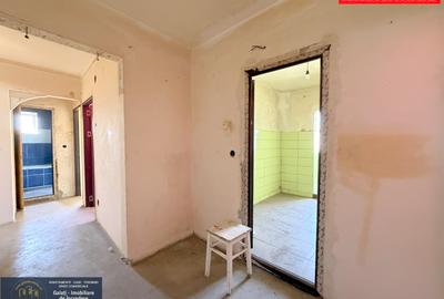 EXCLUSIVITATE | 3 Camere Micro 17 (Oltului/Școala 5), Bloc 1984 - 8