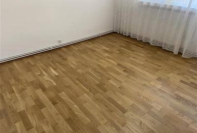 Apartament 3 camere , strada Bucegi - Policlinica 2,   etaj 1 3 , decomandat , i - 15