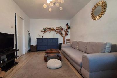 Apartament cu 2 camere decomandat, mobilat în Pajura