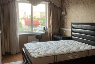 Apartament cu 3 camere decomandat în Obor