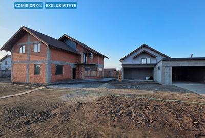 Casă cu 4 camere în Ostrovu Corbului