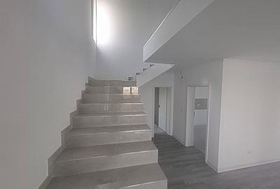 Casă cu 4 camere în Domnești