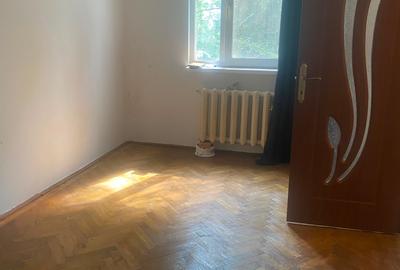 Apartament 2 camere de vanzare zona Scoala 8 - 5