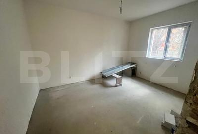 Apartament cu 3 camere semidecomandat în Decebal