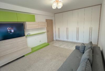 Apartament cu 2 camere decomandat, mobilat în Tractorul
