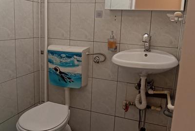 Apartament cu 3 cam cf 1 dec, mobilat si utilat, P/8 --Pecineaga sector 5 - 8