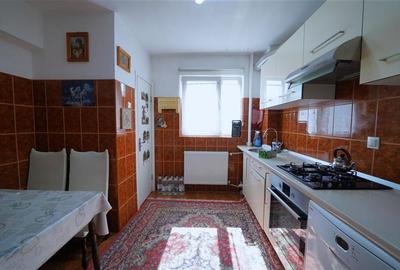 Apartament cu 3 camere decomandat în Rogerius