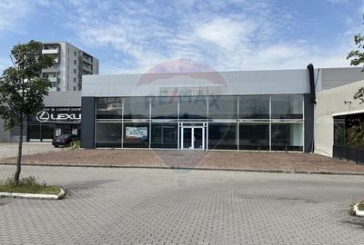 Spațiu comercial, de 1,000 mp, în Central