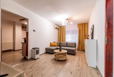 Apartament cu 4 camere semidecomandat în Miorița