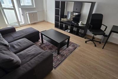 Apartament cu 2 camere semidecomandat în P-ța Victoriei