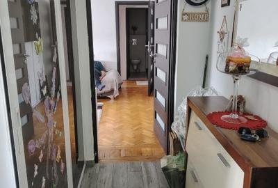Apartament cu 3 camere decomandat, mobilat în Gara de Nord