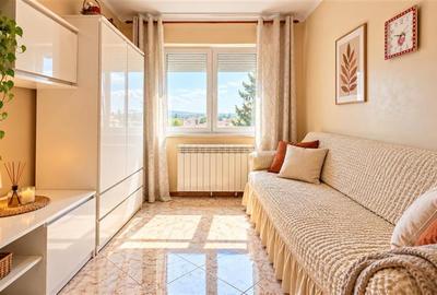 Apartament cu 3 camere decomandat, mobilat în Central
