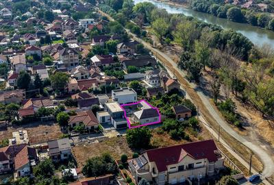 Casă individuală cu 4 camere în Aradul Nou