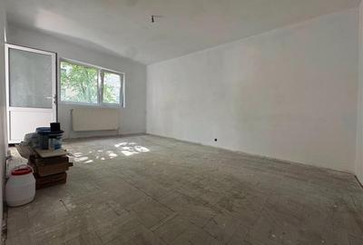 Apartament cu 3 camere decomandat în Aeroport