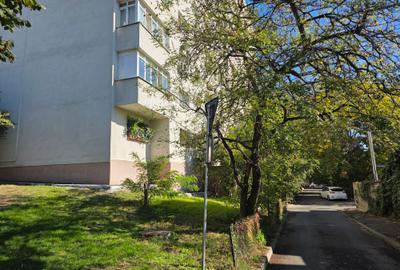 Apartament cu 2 camere semidecomandat în Turda