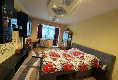 Apartament cu 3 camere decomandat în Gară