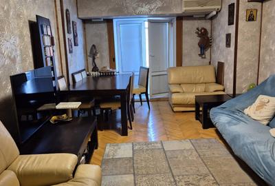 Apartament cu 4 camere decomandat în Decebal