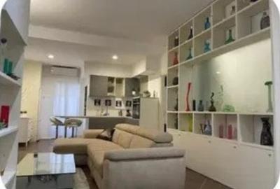 Apartament cu 3 camere semidecomandat, mobilat în Universitate