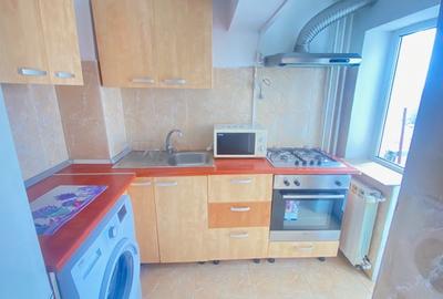 Bd. Unirii, C.E.C., Piata Alba Iulia, ap 3 camere. - 9