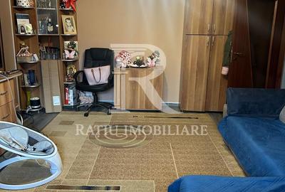 Apartament cu 3 camere semidecomandat, mobilat în Rogerius
