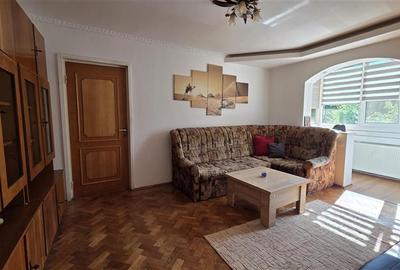 Apartament cu 2 camere semidecomandat în Centrul Civic
