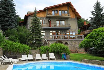 Casă Vilă cu 9 camere și piscină încălzită în localitatea Cornu - 1