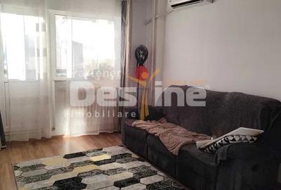 Apartament cu 4 camere semidecomandat în Rahova