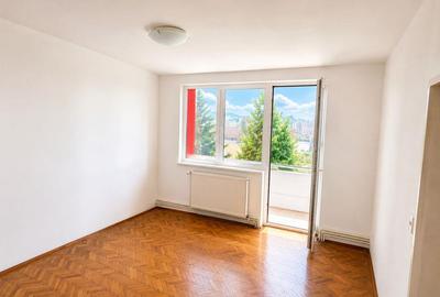 Apartament cu 2 camere semidecomandat în Centrul Civic