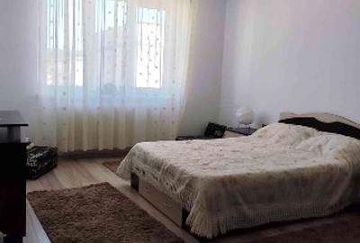 Apartament cu 3 camere decomandat, mobilat în Central