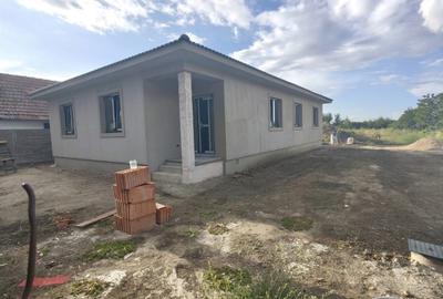 Casă individuală cu 4 camere în Sânmihaiu Român