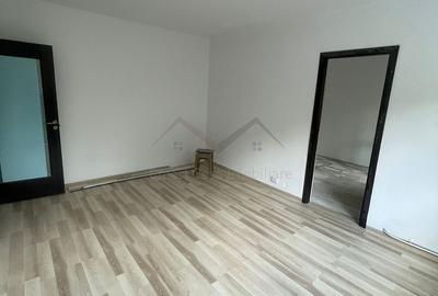 Apartament cu 3 camere nedecomandat în Mircea cel Bătrân